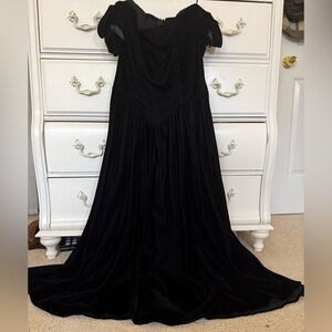 Vintage Elegant Black Velvet Women’s Dress